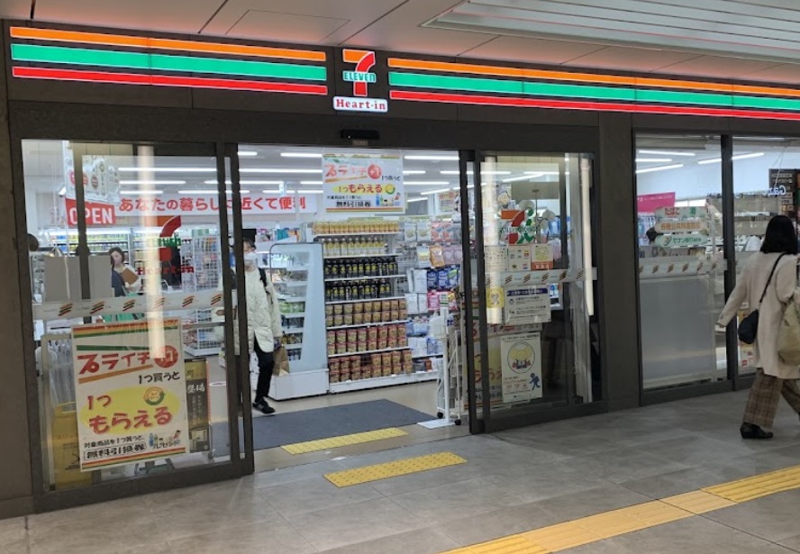 コンビニ　セブンイレブン　ハートインＪＲ芦屋駅改札口店（コンビニ）まで275m