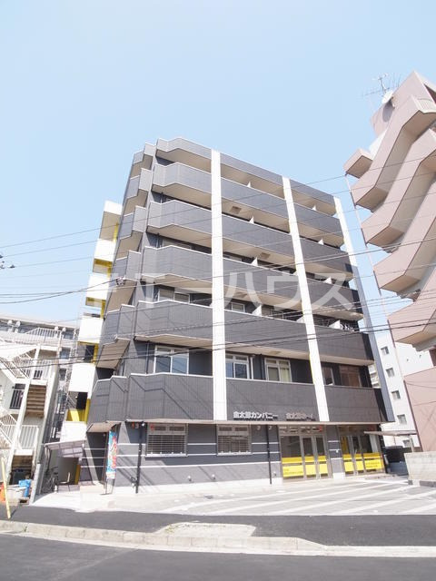 建物外観　総タイル張り