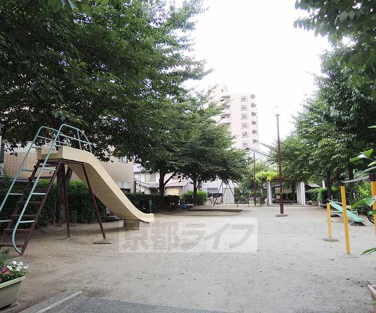 公園　正面児童公園（公園）まで80m