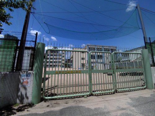 小学校　神戸市立明親小学校（小学校）まで575m
