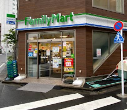 コンビニ　ファミリーマート渋谷二丁目中央店（コンビニ）まで42m