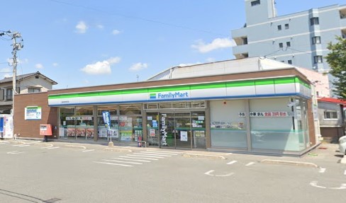 コンビニ　ファミリーマート（コンビニ）まで309m