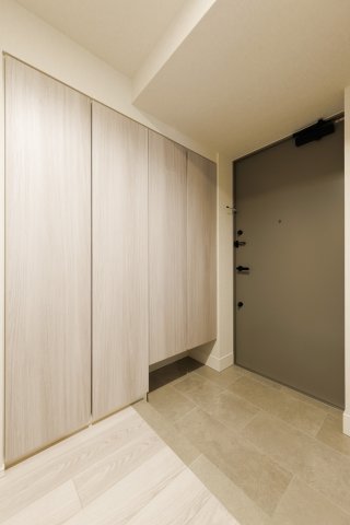 玄関　収納もある玄関です