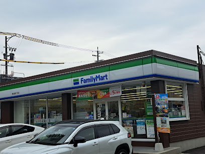 コンビニ　ファミリーマート 黄金通四丁目店（コンビニ）まで323m