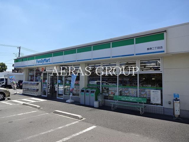 コンビニ　ファミリーマート鹿骨二丁目店（コンビニ）まで390m
