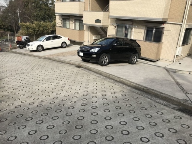 駐車場　敷地内駐車場