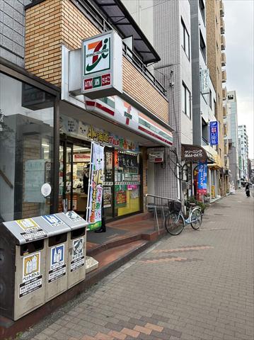 コンビニ　セブンイレブン（コンビニ）まで264m