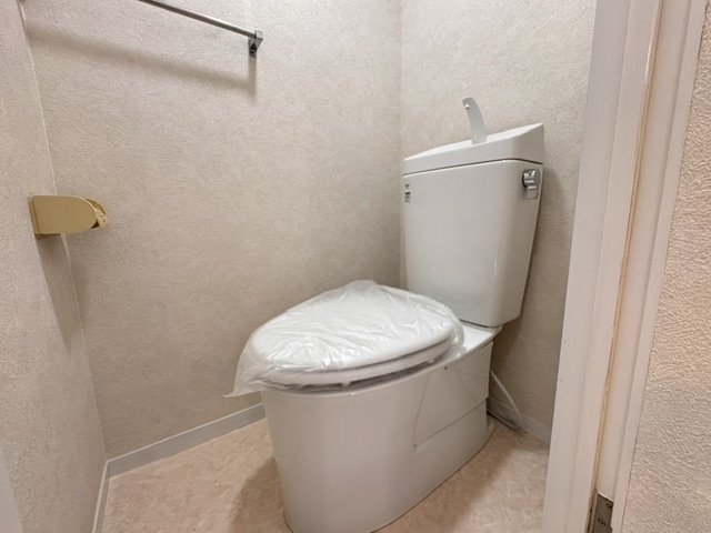 阪急宝塚線 豊中駅 徒歩13分 2階建 築35年のトイレ写真