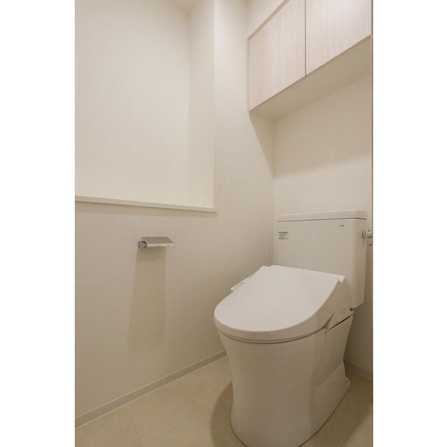 トイレ　落ち着いた色調のトイレです