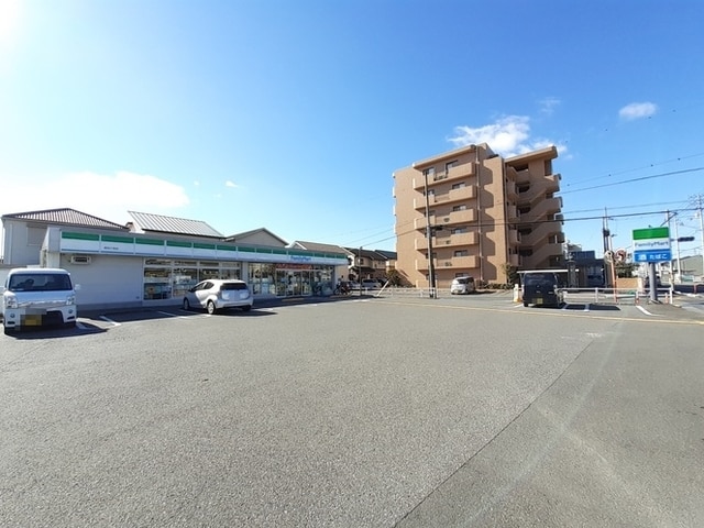 コンビニ　ファミリーマート 高知介良店（コンビニ）まで259m