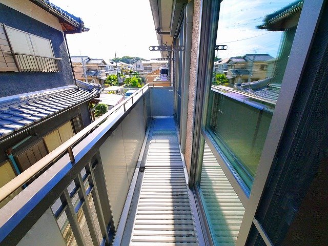 バルコニー　外からの目が気にならないバルコニーで洗濯物が干せます