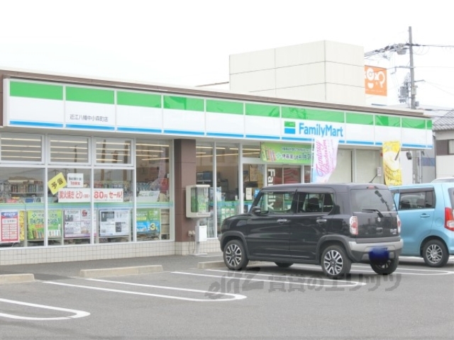 コンビニ　ファミリーマート近江八幡中小森（コンビニ）まで750m