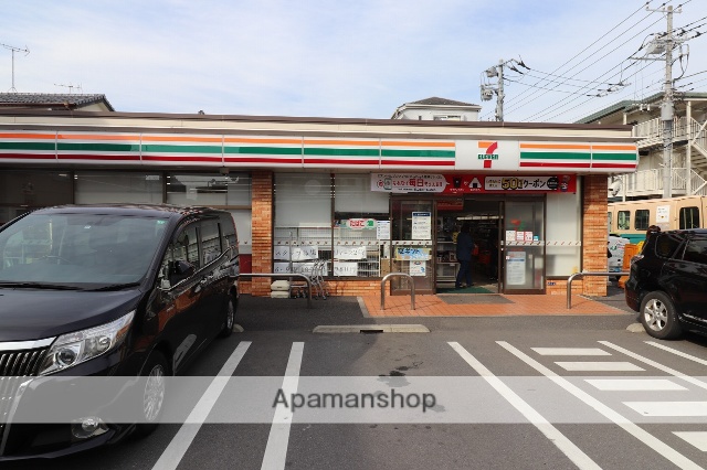 コンビニ　セブンイレブン（コンビニ）まで104m