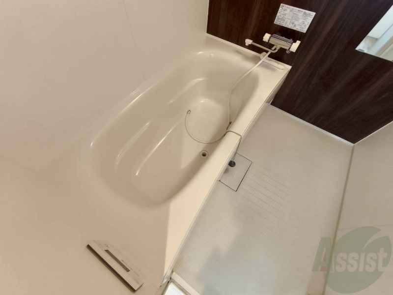 バス・シャワールーム　お風呂になります。一日の疲れを癒してくださいね。