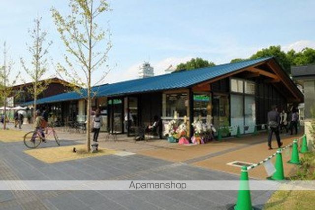コンビニ　ファミリーマート（コンビニ）まで281m