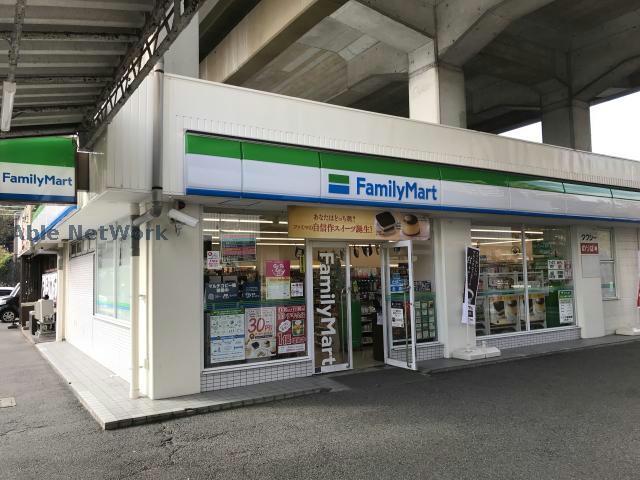 コンビニ　ファミリーマート日進駅店（コンビニ）まで868m