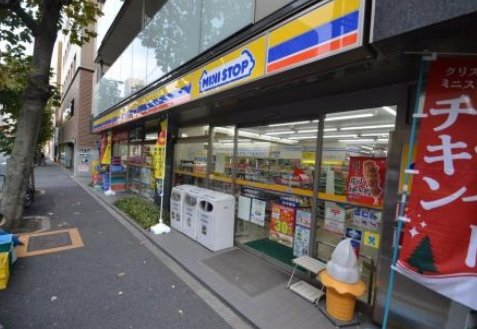 コンビニ　ミニストップ 新宿大京町店（コンビニ）まで374m