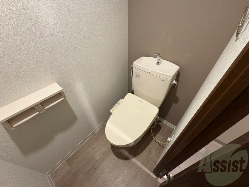 トイレ　こちらはトイレです。清潔感があり、安心して使用できます。
