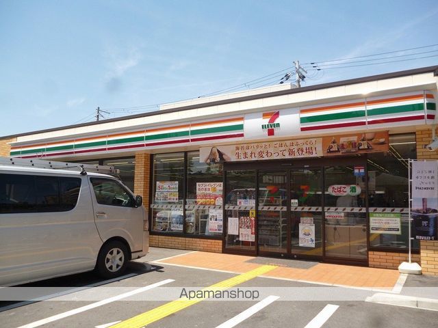 コンビニ　セブンイレブン（コンビニ）まで725m