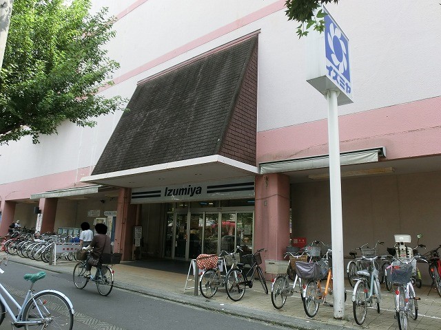 スーパー　イズミヤ 高野店（スーパー）まで677m