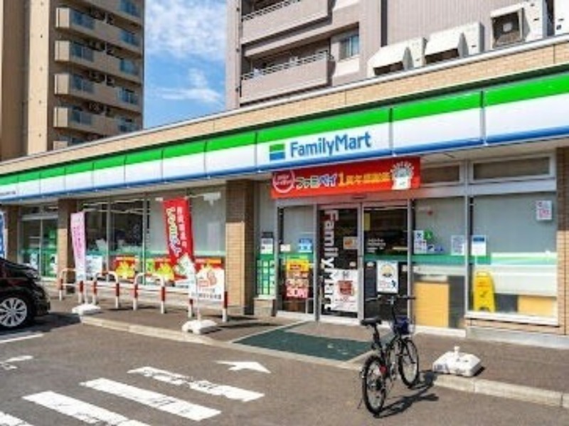 コンビニ　ファミリーマート札幌北20条西5丁目店（コンビニ）まで317m