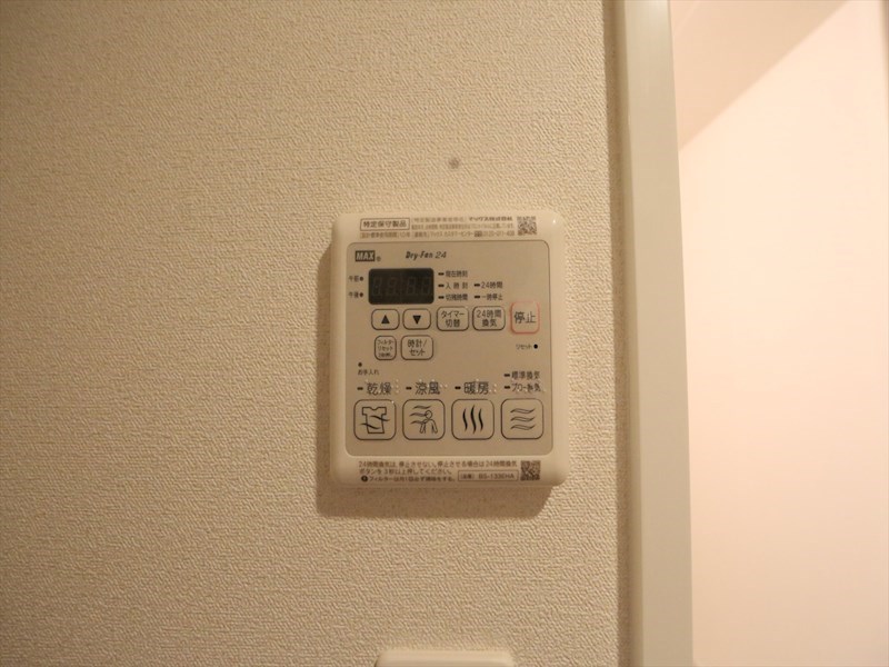 その他設備　浴室暖房乾燥機付き