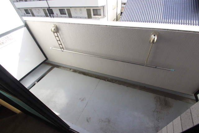 バルコニー　他部屋の写真です。現況優先。