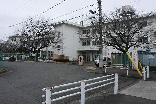 中学校　八王子市立第二中学校（中学校）まで1137m