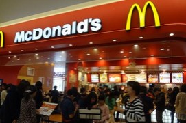 飲食店　マクドナルド 亀有アリオ店（飲食店）まで901m