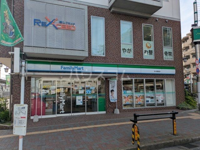 コンビニ　ファミリーマート 矢川駅前店（コンビニ）まで108m