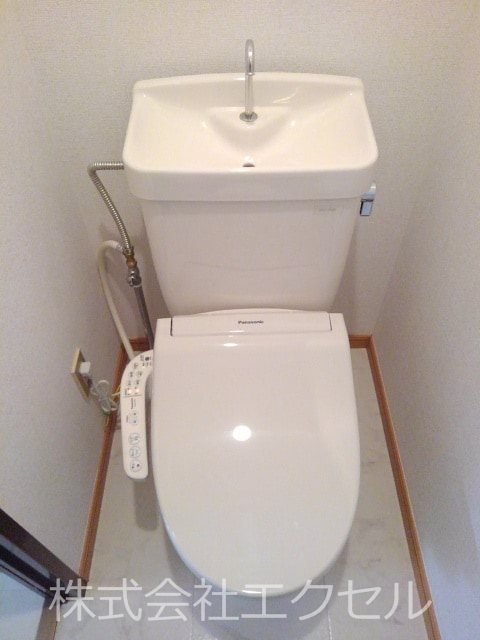トイレ　ウォシュレット完備です。