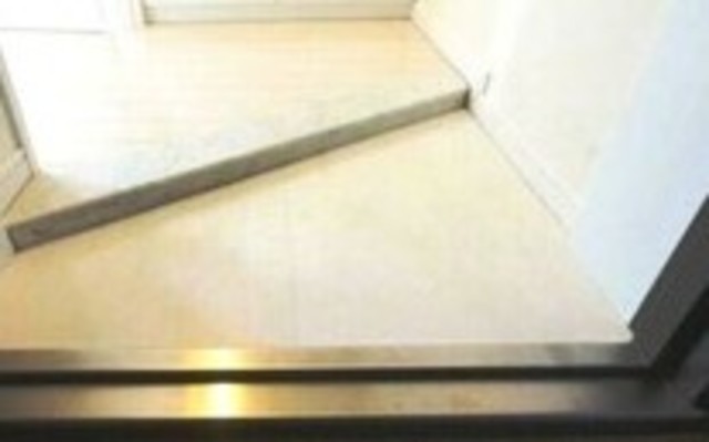 玄関　同仕様別部屋