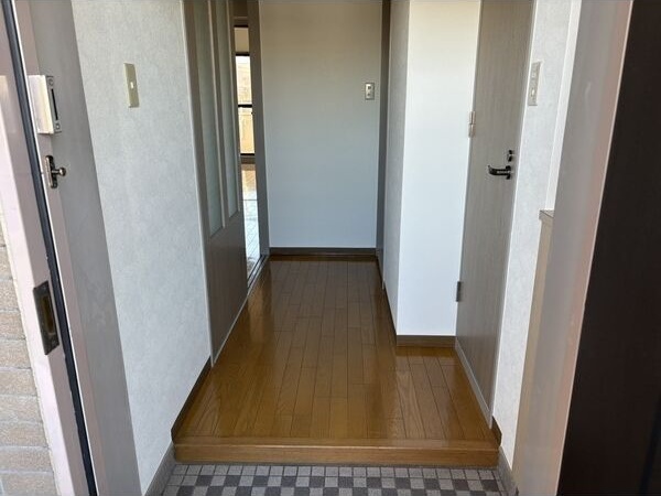玄関　※以前の写真になります
