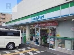 コンビニ　ファミリーマート東淀川大桐一丁目店（コンビニ）まで633m