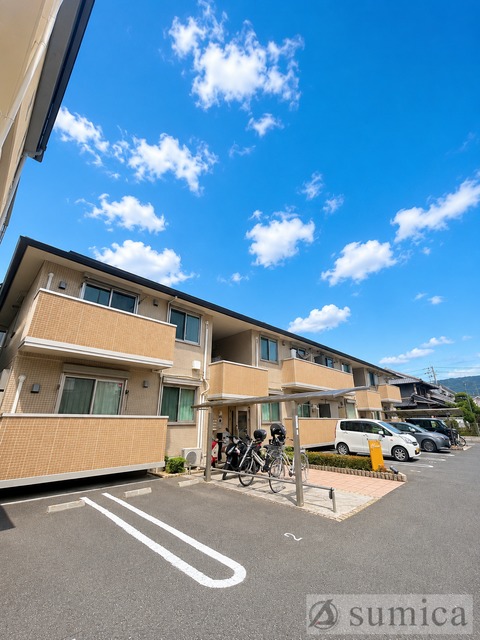 エントランス　ラクラク。敷地内駐車場です。