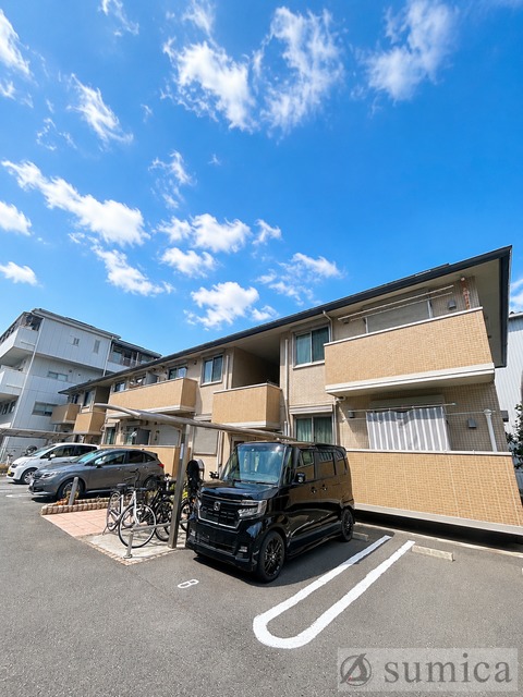 建物外観　スマートに佇むお家。毎日が楽しくなります。