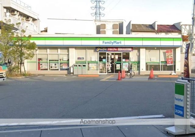 コンビニ　ファミリーマート（コンビニ）まで303m