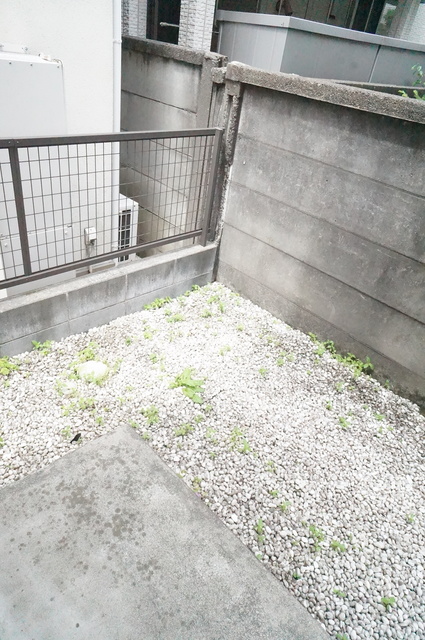 バルコニー　お天気のいい日は洗濯物も気持ちよく干せますね！