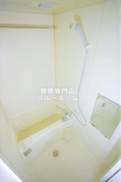 バス・シャワールーム　浴室乾燥機付きのお風呂！