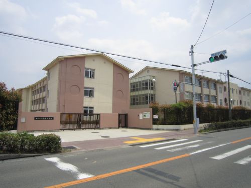中学校　堺市立美原中学校（中学校）まで855m