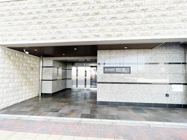 地下鉄名港線 六番町駅 徒歩5分 9階建 築8年の外観写真