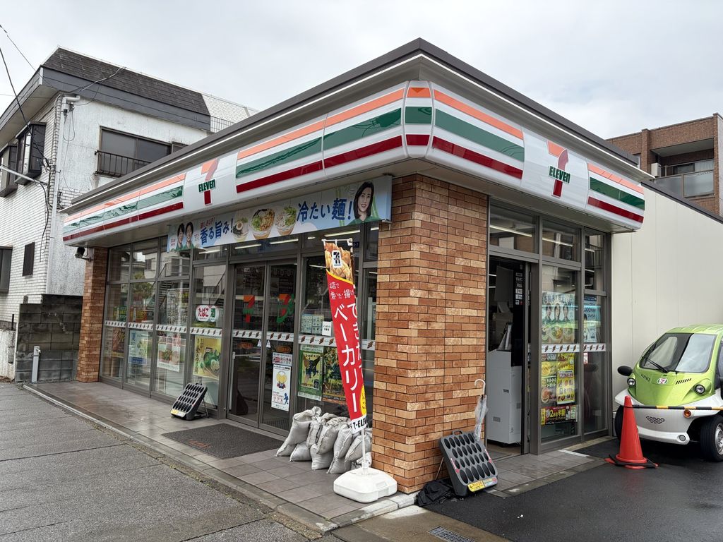 コンビニ　セブンイレブン市川塩焼店（コンビニ）まで130m