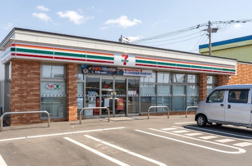 コンビニ　セブンイレブン千歳新富店（コンビニ）まで125m