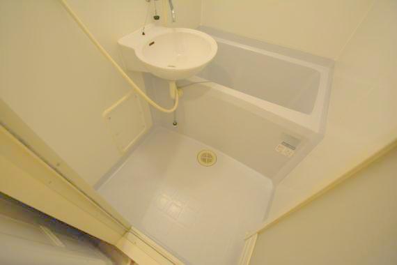 バス・シャワールーム　ゆったりと入るなら、お風呂とトイレとは別々が嬉しいですよね。