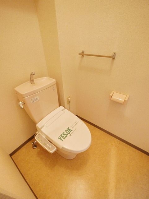 トイレ　シャワー付きトイレ