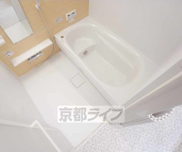 バス・シャワールーム　清潔感のある浴室です