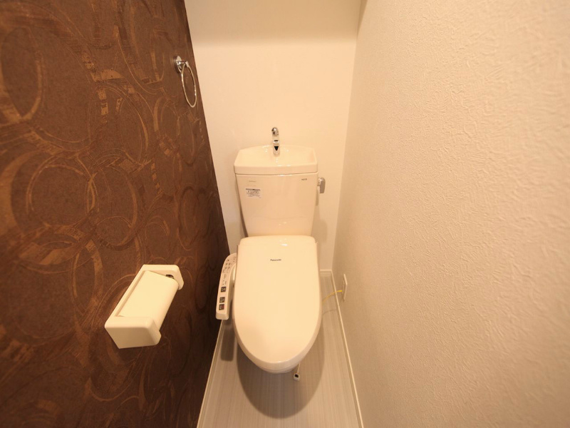 トイレ　温水洗浄暖房便座付トイレ　同仕様写真