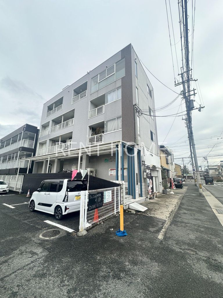 建物外観　３階建てマンションです。