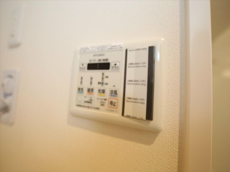 その他設備　浴室暖房乾燥機付き