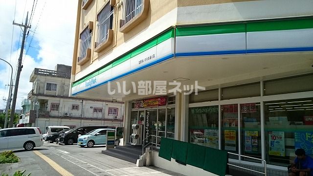 コンビニ　沖縄ファミリーマート 宜野湾いすのき通り前店（コンビニ）まで1693m